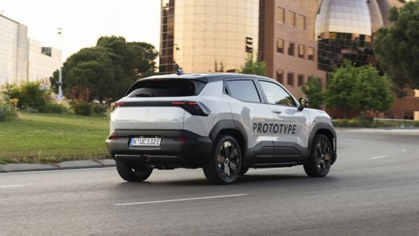 Toyota Urban Cruiser na miejskiego krajobrazu