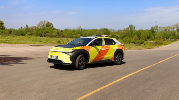 Toyota bZ4X w malowaniu National Highways