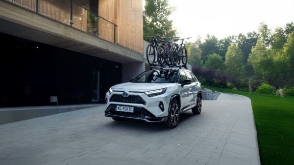 Toyota sprzedała ponad 2,5 miliona hybrydowych RAV4 na całym świecie