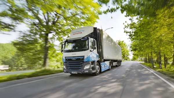 Wodorowa ciężarówka Toyoty podczas pracy