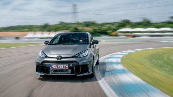 Toyota GR Yaris podczas jazdy po torze