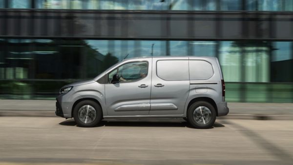 Zdjęcie bocznych drzwi Toyoty PROACE CITY