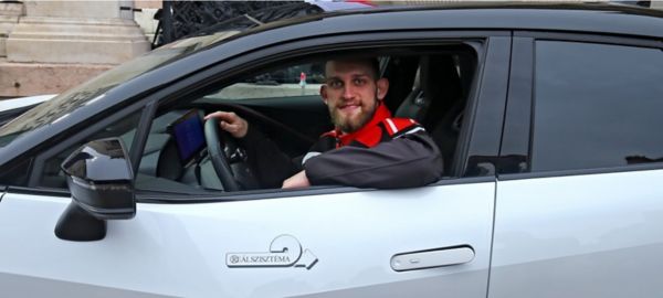 Kiss Péter Pál új Toyota C-HR hibridet kapott