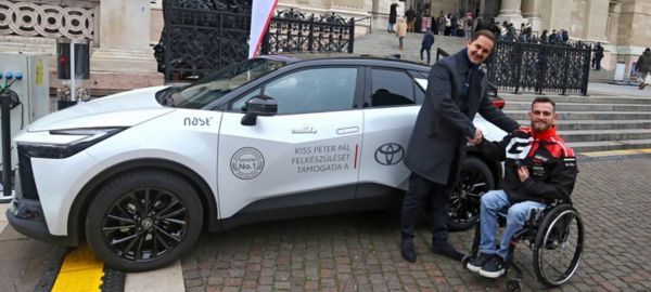 Kiss Péter Pál új Toyota C-HR hibridet kapott