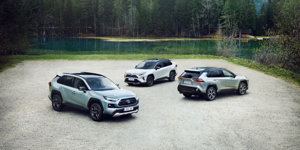 TOY_RAV4_2022_HUB_IMG_KV_02_Range_v2-1