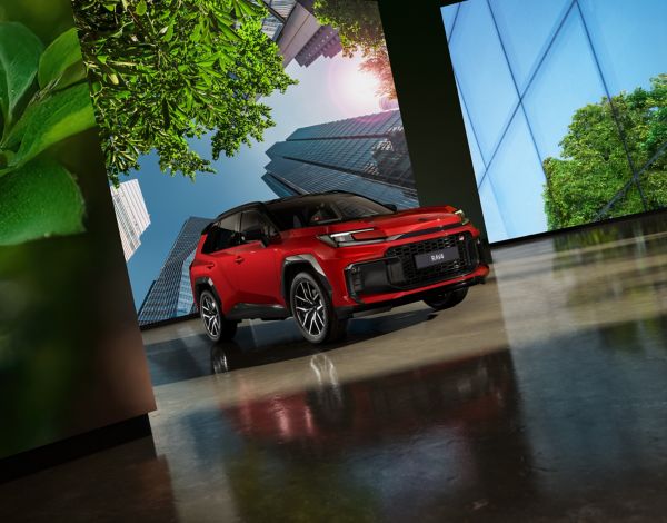 TOY_RAV4_2025_HUB_KV_IMG_22_GR_Sport_PHEV_2k