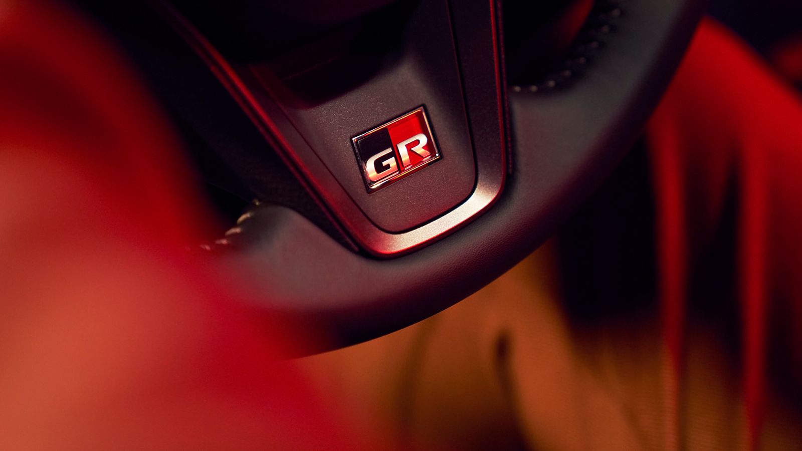 GR logo στο RAV4 plug-in hybrid