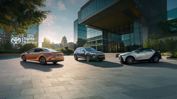 Toyota Camry és Corolla Cross és Toyota C-HR