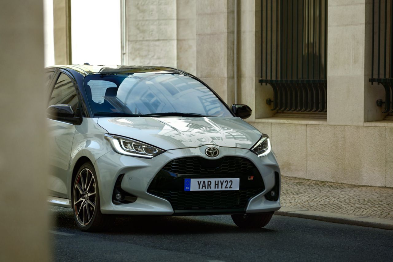 https://scene7.toyota.eu/is/image/toyotaeurope/TOY_YARIS_GRS_2022_HUB_BRAND_IMG_12-1?qlt=80&wid=1280&fit=fit,1&ts=1667577341440