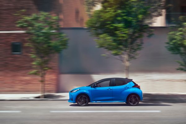 Toyota Aygo X Kleinwagen auf der Straße