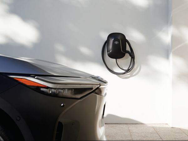 кадър на Toyota HomeCharge