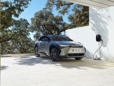 Mobile Ladestation für Toyota Elektroauto. Laden Sie einen Toyota