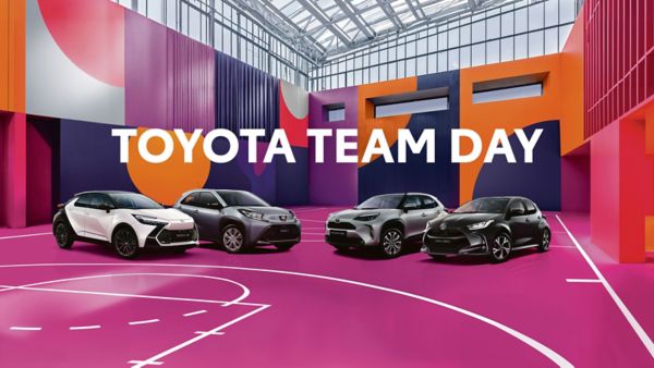 Range von vier Modellen in einer bunten Basketballwelt. Über der Range ein Schriftzug "Toyota Teamday".