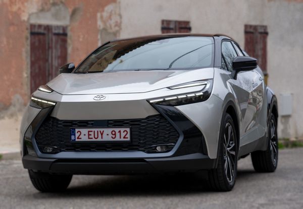 Uusi Toyota C-HR Plug-in