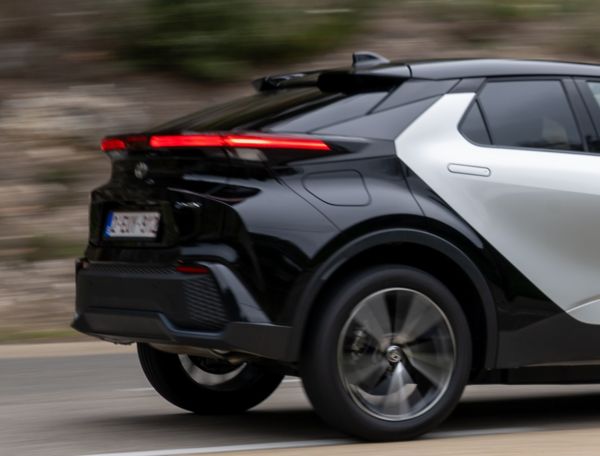 Uusi Toyota C-HR Plug-in