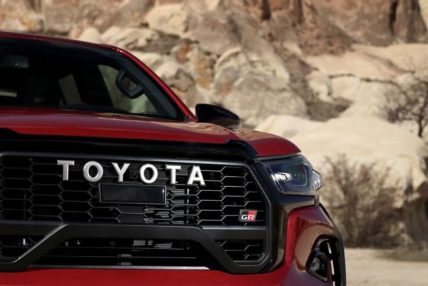 Toyota Hilux ön ızgarası