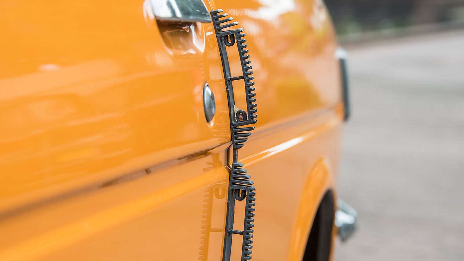 Toyota 1000, exterieur, deur, zijkant, oranje, detailbeeld