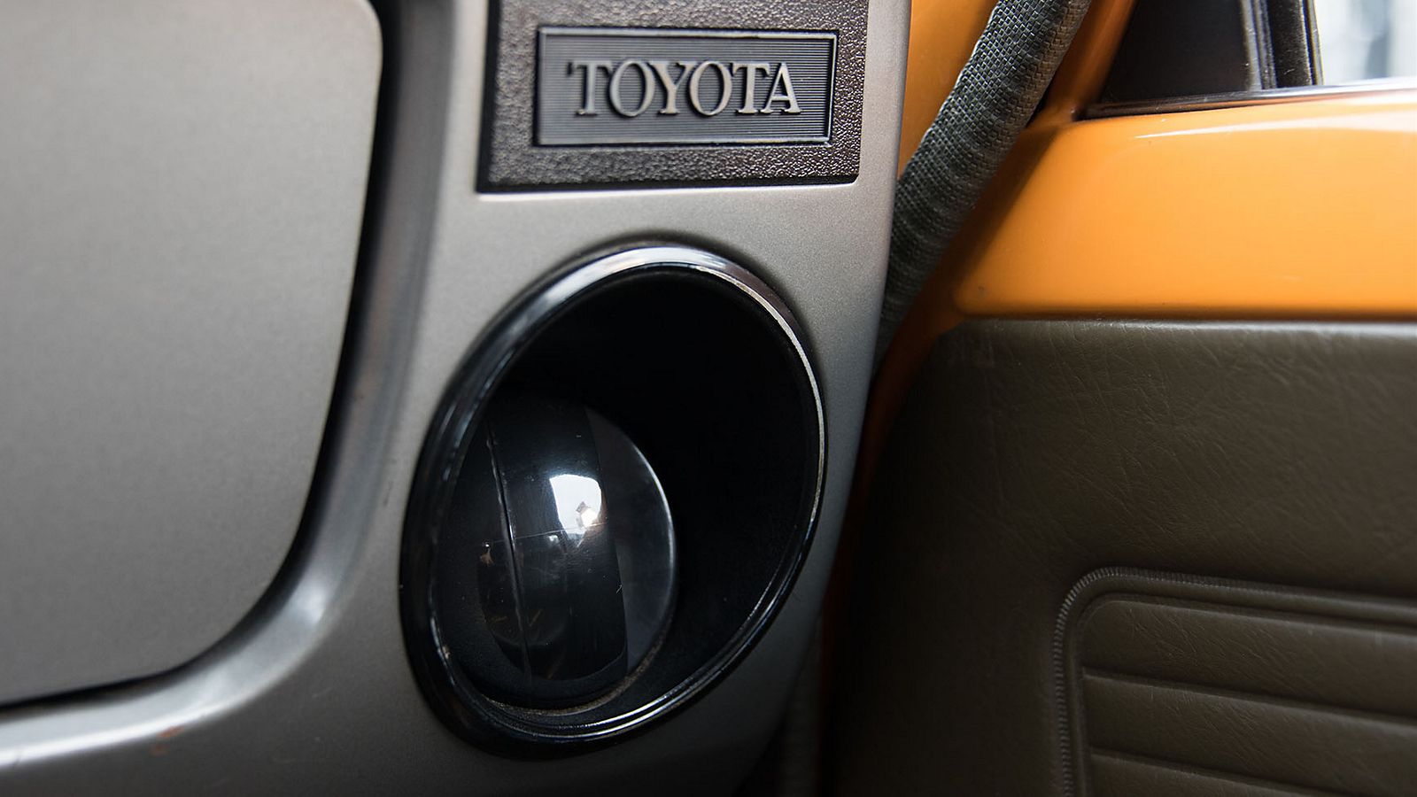Toyota 1000, interieur, achterkant stoel