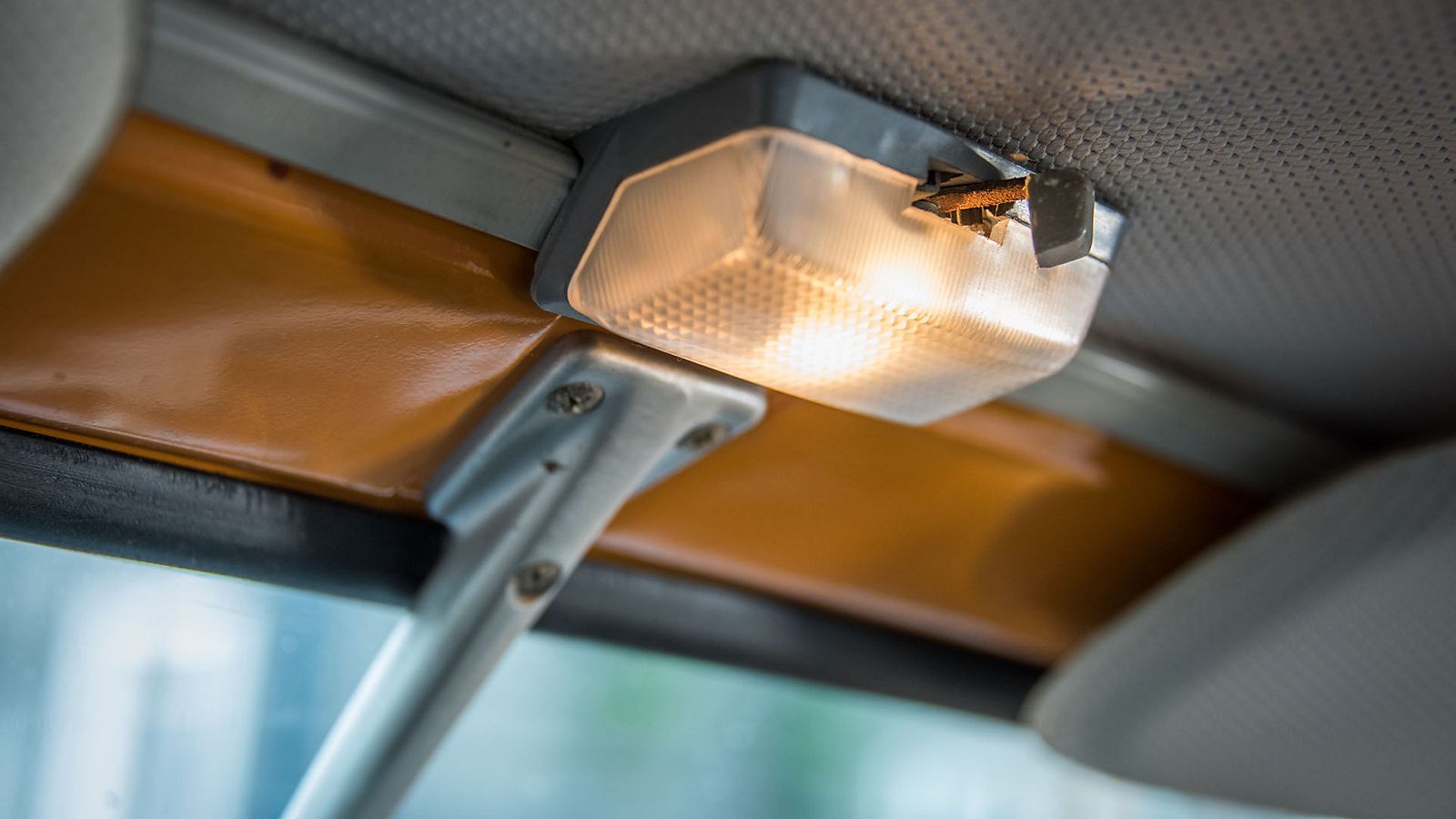 Toyota 1000, interieur, lamp, boven, voorstoelen