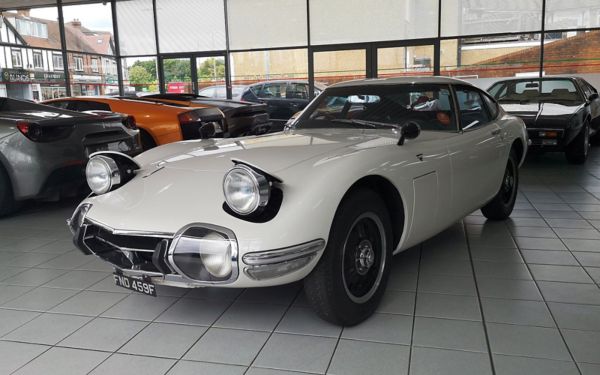 Toyota-2000GT-10129-at-Autofficina-05