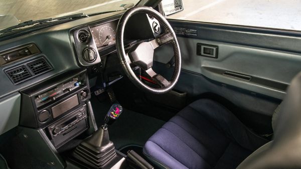 Toyota AE86 interieur dashboard