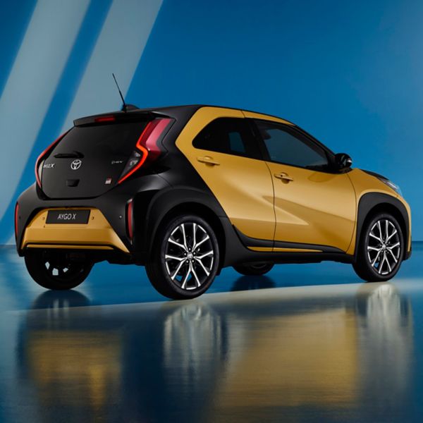 Toyota AYGO X GR SPORT driekwart achteraanzicht