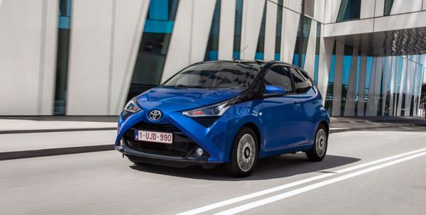 Toyota Aygo, exterieur, linksvoor, blauw