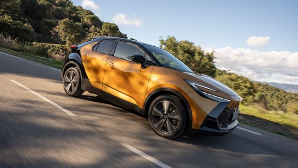 Toyota, C-HR, exterieur, driekwart, linksvoor, Autoreview