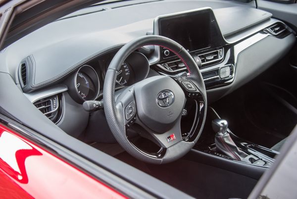 Toyota C-HR, exterieur, interieur