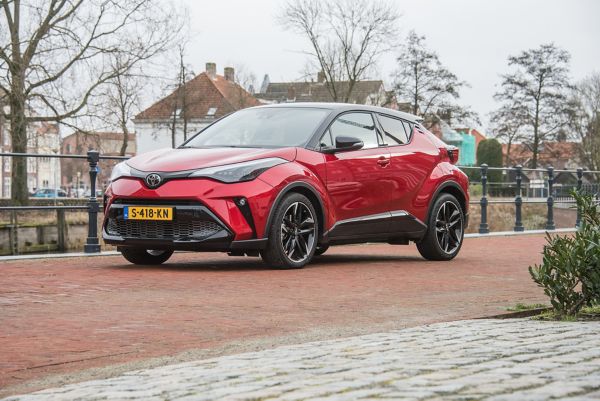 Toyota C-HR, exterieur, links voor, rood