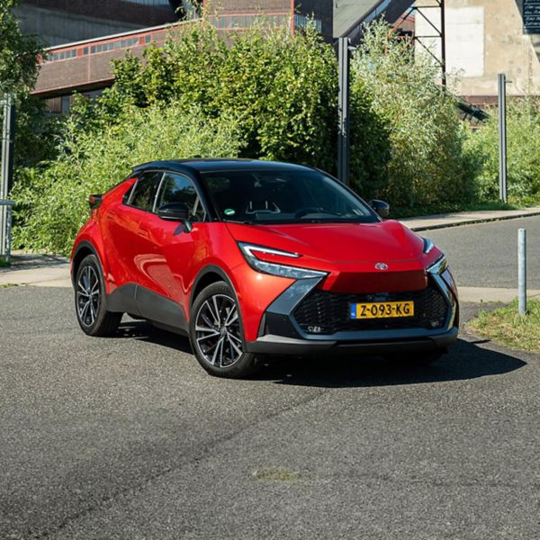 Toyota, C, HR, exterieur, rechter, voorzijde, schuin, roodkleurig, voor, gebouwen