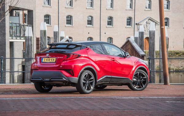 Toyota C-HR, exterieur, rechts, achter, rood