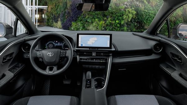 Toyota C-HR interieur dashboard en voorruit