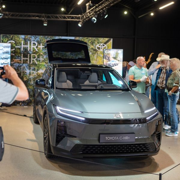 Toyota C-HR plus, EV Touch Feel, exterieur, vooraanzicht, bezoekers