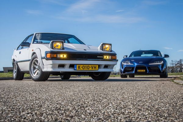 Toyota Celica Supra, exterieur, voorkant, wit, naast nieuwe Supra