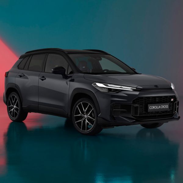 Toyota Corolla Cross GR Sport driekwart voorzijde