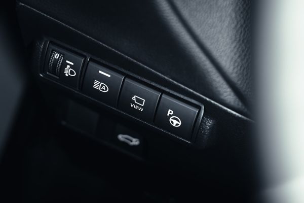 Toyota Corolla Cross close-up knoppen verlichting