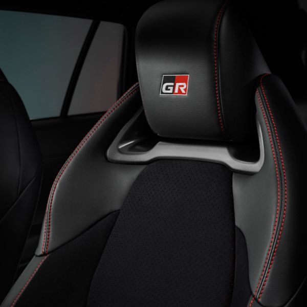 Toyota, Corolla, Cross, interieur, stoelen, logo