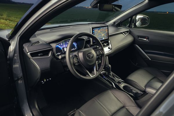 Toyota Corolla Cross interieur stuur multimediascherm