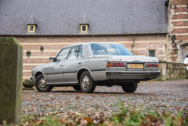 Toyota Crown 2.2 diesel, 1981, exterieur, links achter, grijs