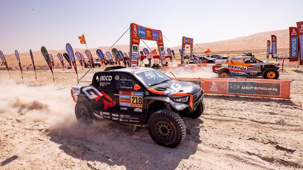 Toyota GR Hilux, Dakar Rally 2025, exterieur, driekwart, linksvoor