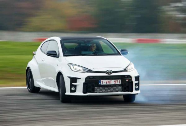 Toyota, GR Yaris, exterieur, voorkant, racetrack, driftend