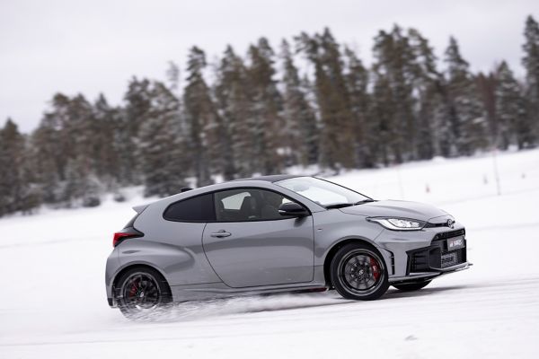 Toyota, GR, Yaris, exterieur, zijaanzicht, in, sneeuw