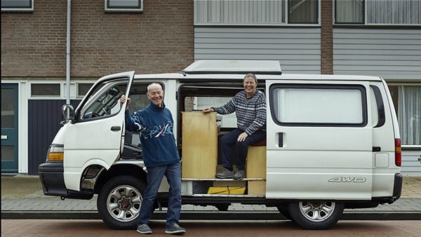 Toyota Hi Ace, exterieur, zijkant, wit, Pieter en Nellie