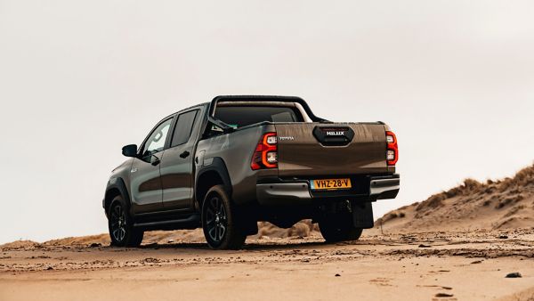 Toyota Hilux, exterieur, linksachter, bruin