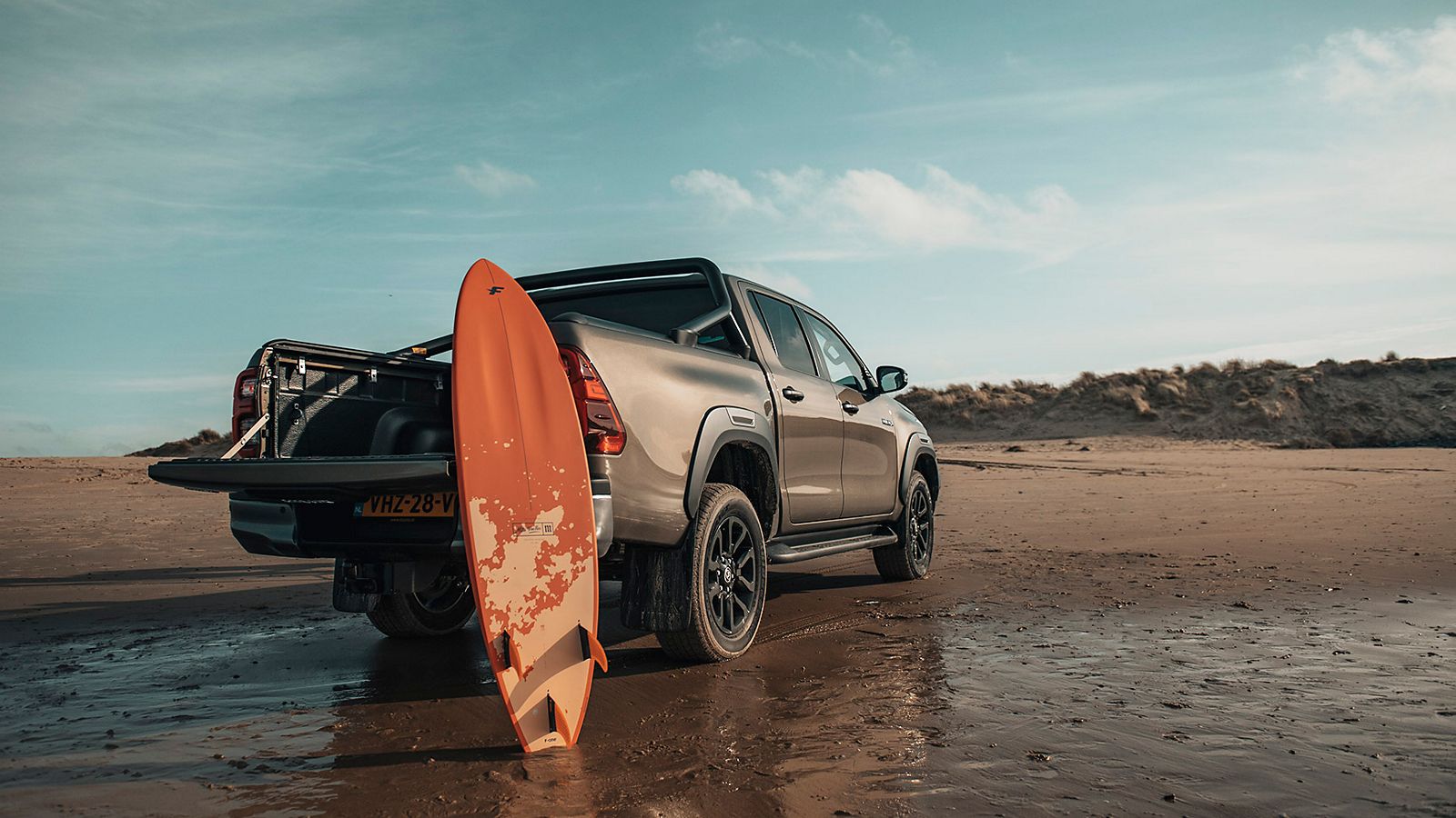 Toyota Hilux, exterieur, rechtsachter, bruin, surfplank