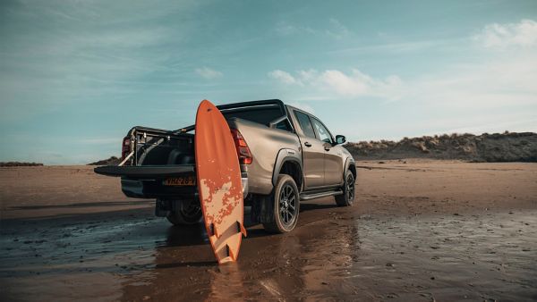 Toyota Hilux, exterieur, rechtsachter, bruin, surfplank