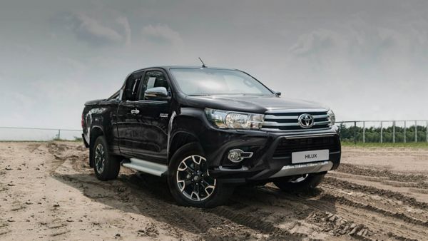 Toyota Hilux, exterieur, rechtsvoor, zwart