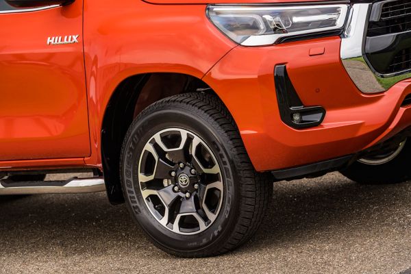 Toyota Hilux, exterieur, rood, wiel, rechtsvoor