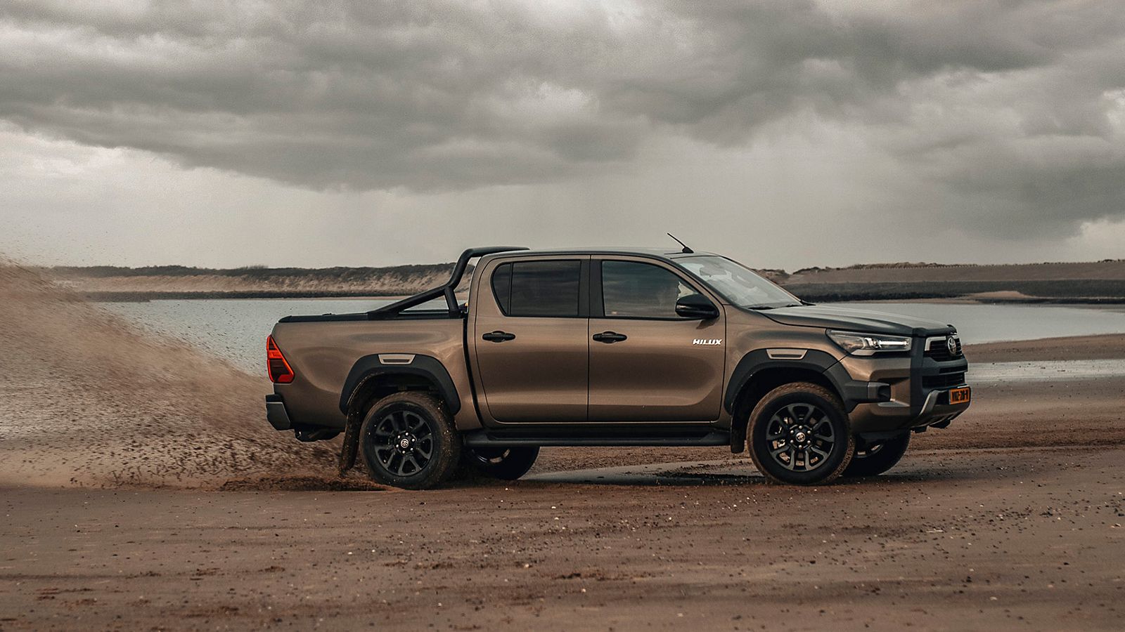 Toyota Hilux, exterieur, schuin, zijkant, bruin